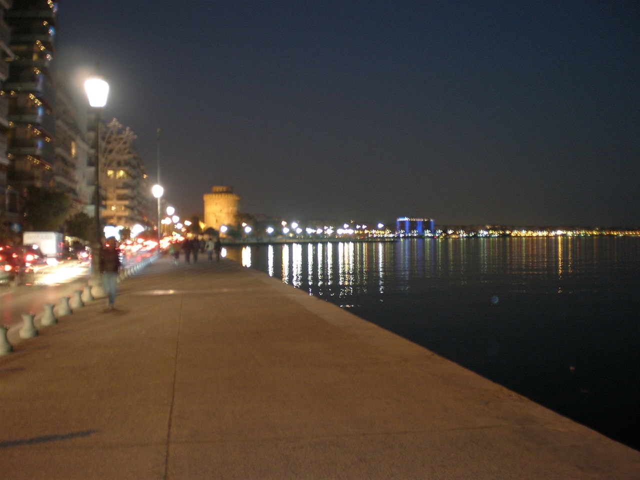 1280px-Thessaloniki_by_night.jpg